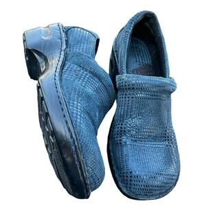 B.O.C ladies blue blushed textured soft leather mule clog nurse scrub shoes Sz 7